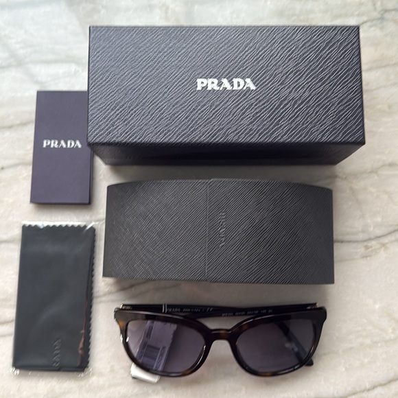 Prada PR 03XS sunglasses - Picture 3 of 11